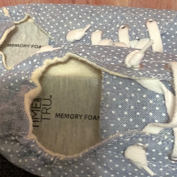 Time in true memory foam easy on off women’s sneaker cute. Size 7NWOT. - Picture 2 of 5